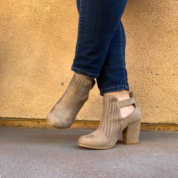 New tan boots - Picture 4 of 10